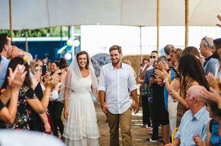 פסטיבל של אהבה: חתונת השטח הכי צבעונית שתכירו 29