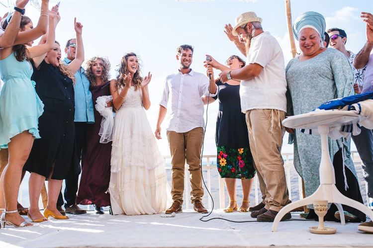 פסטיבל של אהבה: חתונת השטח הכי צבעונית שתכירו 30