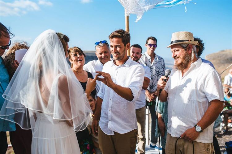 פסטיבל של אהבה: חתונת השטח הכי צבעונית שתכירו 33