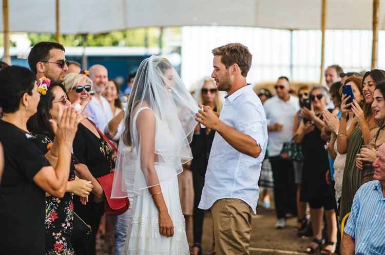 פסטיבל של אהבה: חתונת השטח הכי צבעונית שתכירו 28