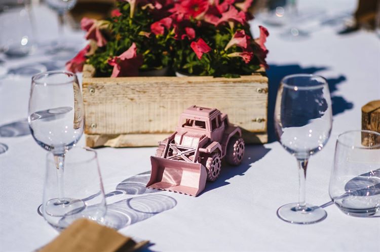 פסטיבל של אהבה: חתונת השטח הכי צבעונית שתכירו 18