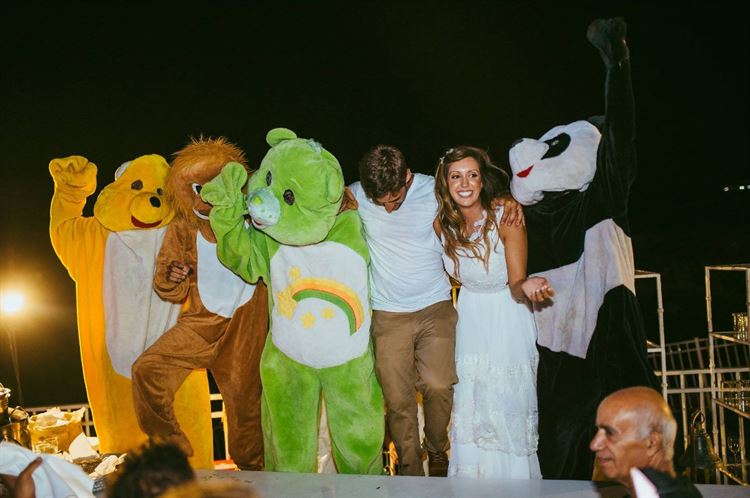 פסטיבל של אהבה: חתונת השטח הכי צבעונית שתכירו 41