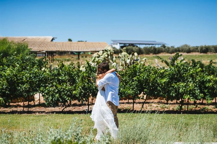 פסטיבל של אהבה: חתונת השטח הכי צבעונית שתכירו 21