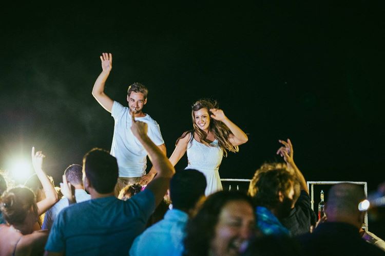 פסטיבל של אהבה: חתונת השטח הכי צבעונית שתכירו 42