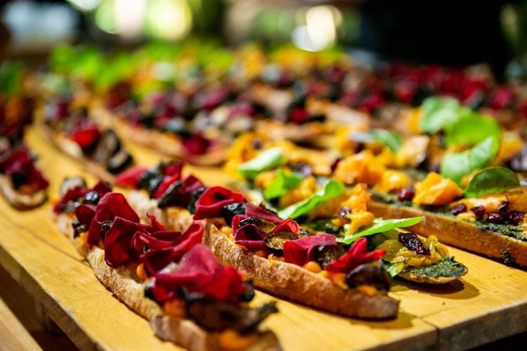 איך הופכים רווק תל אביבי מושבע לרומנטיקן חסר תקנה? 22