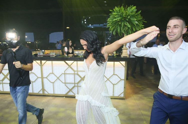 הדייט שהביך אותה: מה גרם לה להסמיק בדייט הראשון? 15