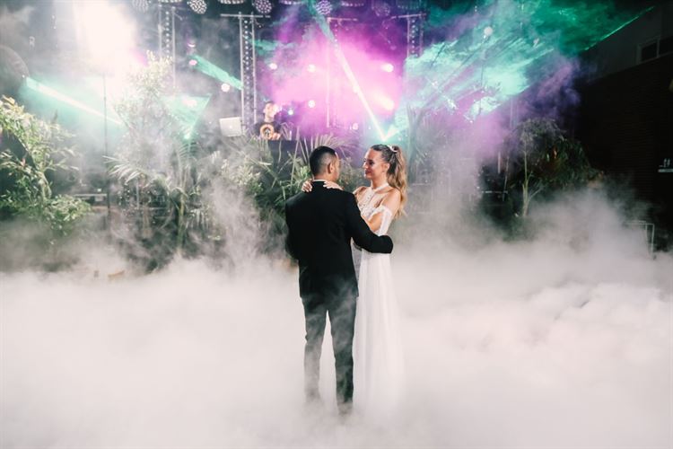 לילה באיביזה: מסיבת חתונה בווליום גבוה 13