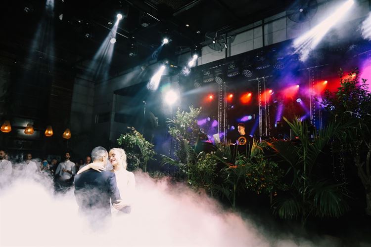 לילה באיביזה: מסיבת חתונה בווליום גבוה 14