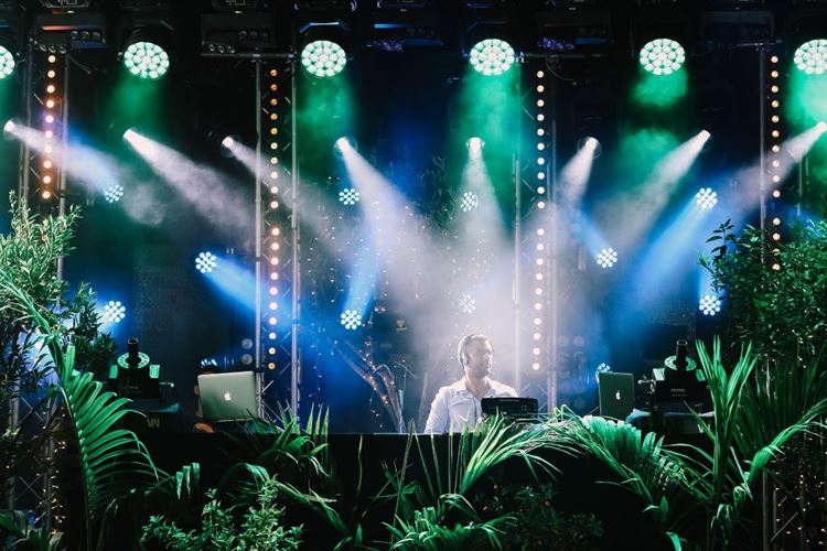 לילה באיביזה: מסיבת חתונה בווליום גבוה 3