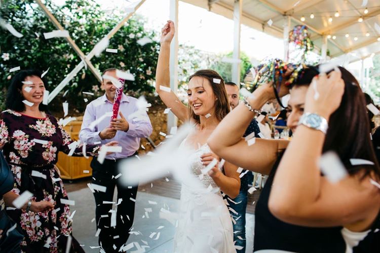 מים צוננים באמצע המדבר: הסיפור שישאיר אתכם צמאים לעוד 22