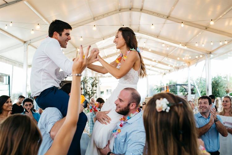 מים צוננים באמצע המדבר: הסיפור שישאיר אתכם צמאים לעוד 23