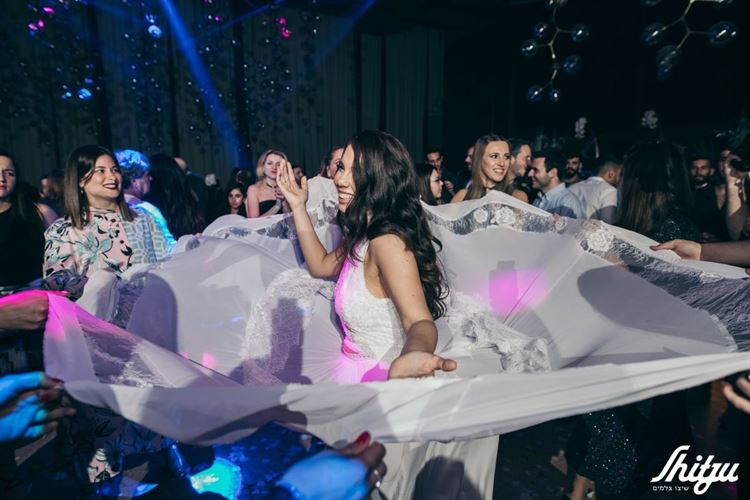 במעמד החופה: הזוג הבא עשה את המחווה הכי מרגשת שתראו 3