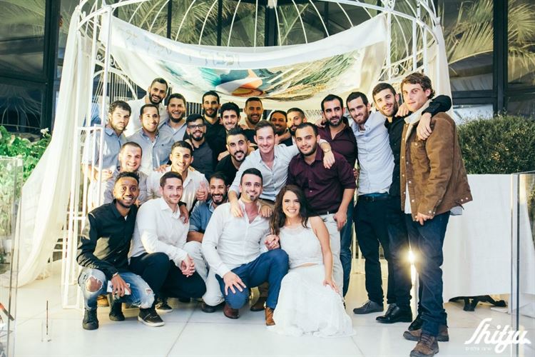 במעמד החופה: הזוג הבא עשה את המחווה הכי מרגשת שתראו 4