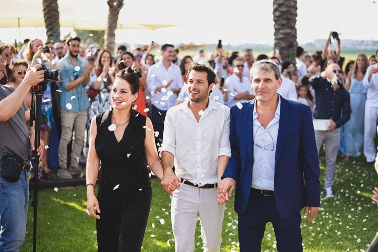 עד קצה הזריחה: סיפור אהבה חוצה יבשות 19