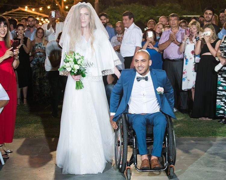 אופס: בקבוק השמפניה שהרס את ההצעה 17