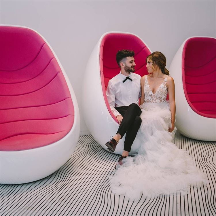 מאוהבים עם טאץ' ורוד (צילום: עדי פהר)