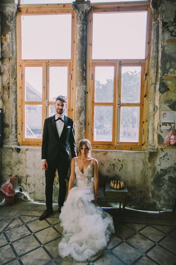 אי אפשר להתעלם מהשמלה (צילום: עדי פהר)