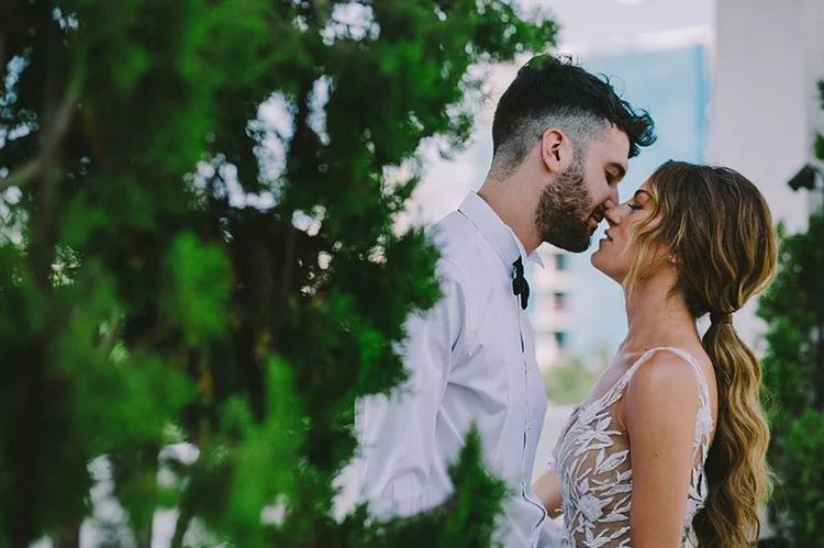 אהבה בצל עץ (צילום: עדי פהר)