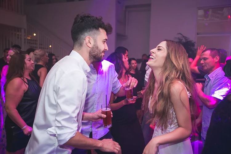 מעניין מה היה כל כך מצחיק? (צילום: עדי פהר)