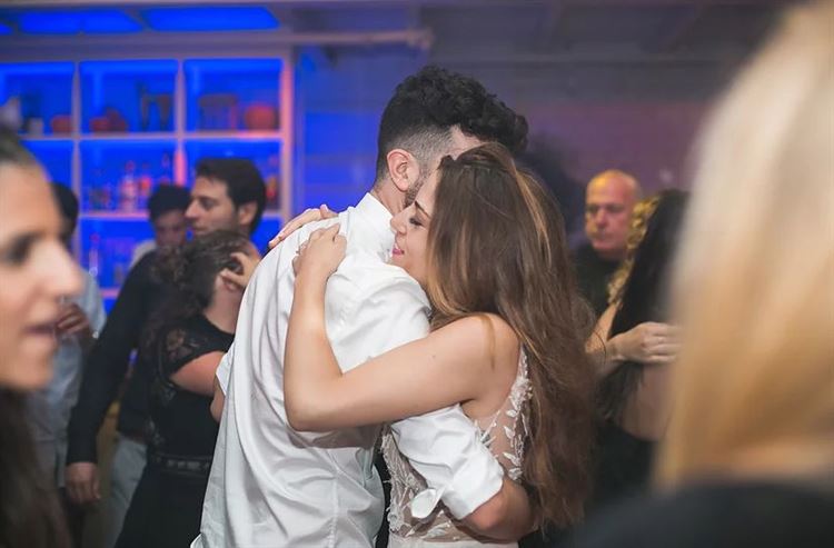 עם כל החברים (צילום: עדי פהר)