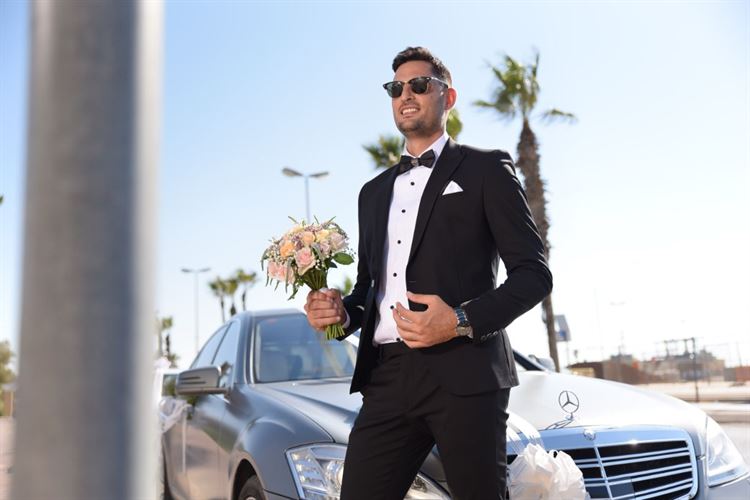 החתן שניבא את העתיד כבר בגיל התיכון 9