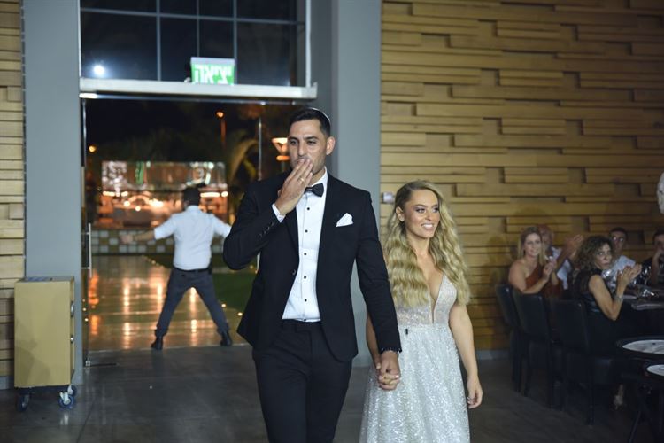 החתן שניבא את העתיד כבר בגיל התיכון 19