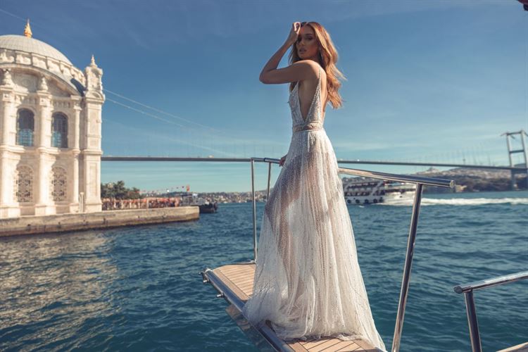 ואל שמלתך תשוקתך: דימיטריוס דליה בקטלוג 2019 2