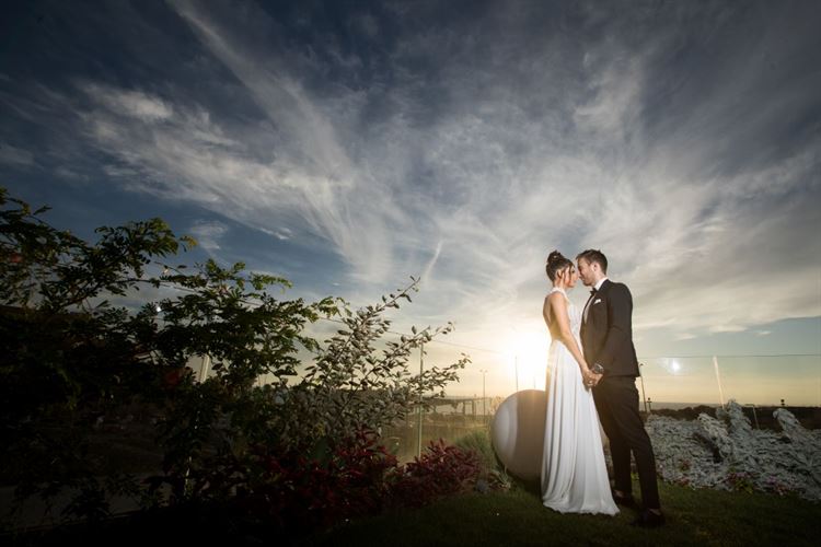 זוג הורס על רקע השקיעה (צילום: פיפל פוטוגרפי)