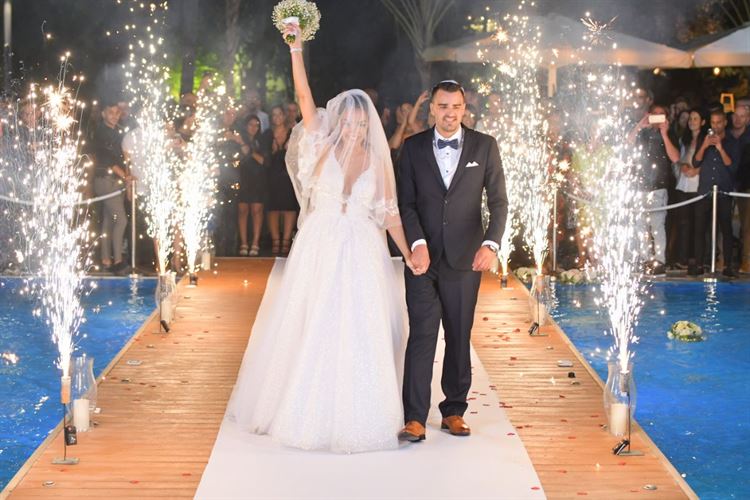 שמחות קורות בצרורות: סיפור ההיכרות ששווה לספר לנכדים 12