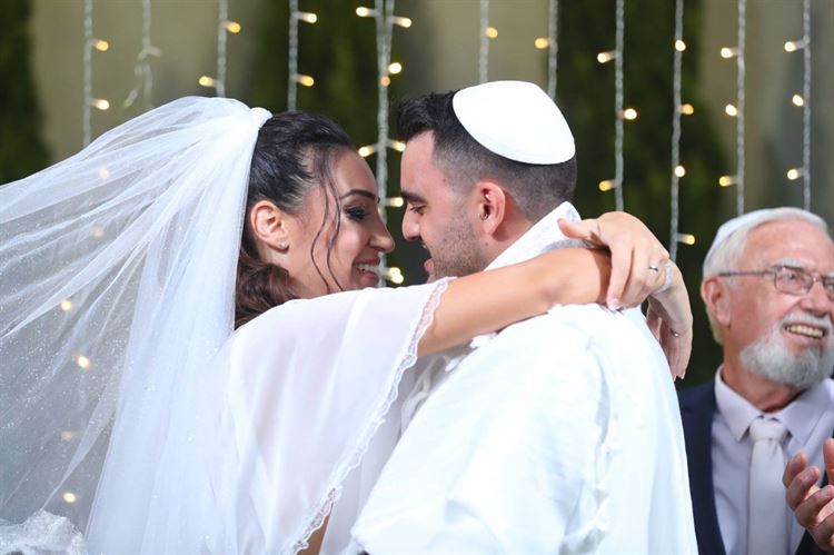 שמחות קורות בצרורות: סיפור ההיכרות ששווה לספר לנכדים 13