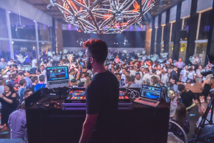 יפה ברוז גולד: בואו להכיר את הכלה שהיא הכל חוץ מבנאלית 15