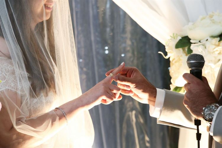 זה היה קרוב: מה אסור לעשות בהצעות בלב ים? 14