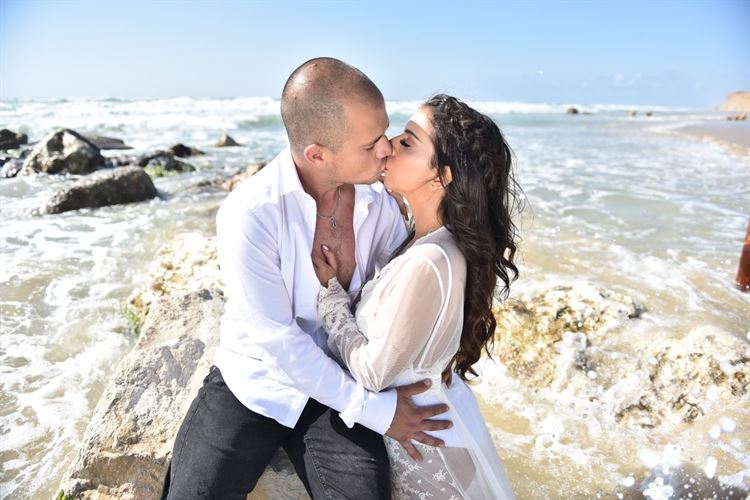 מה הדבר המרגש שעשתה הכלה הבאה בחתונתה? 7