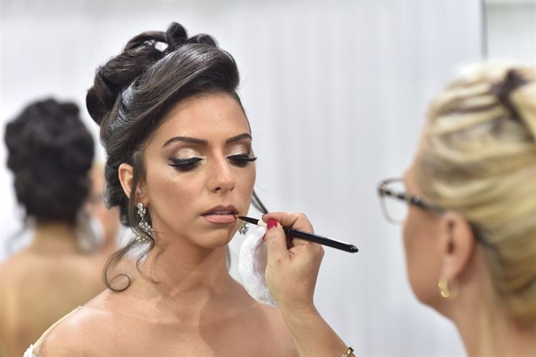 מה הדבר המרגש שעשתה הכלה הבאה בחתונתה? 10