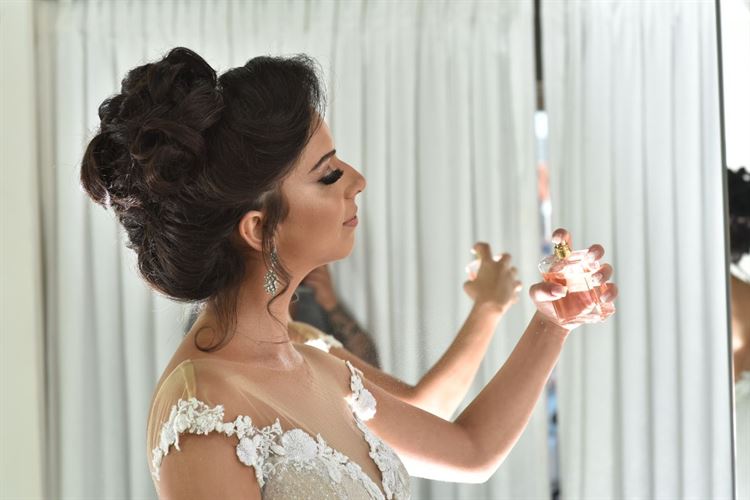 מה הדבר המרגש שעשתה הכלה הבאה בחתונתה? 11