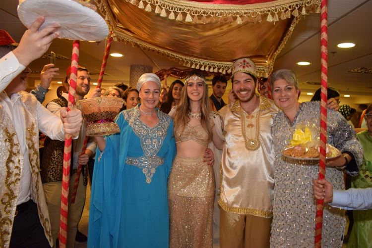 הכירו את ה"אימא" של עולם החינות 10