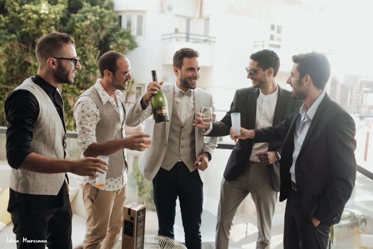 סיכוי לאהבה: כשהחברים הכי טובים הופכים לחתן וכלה 8