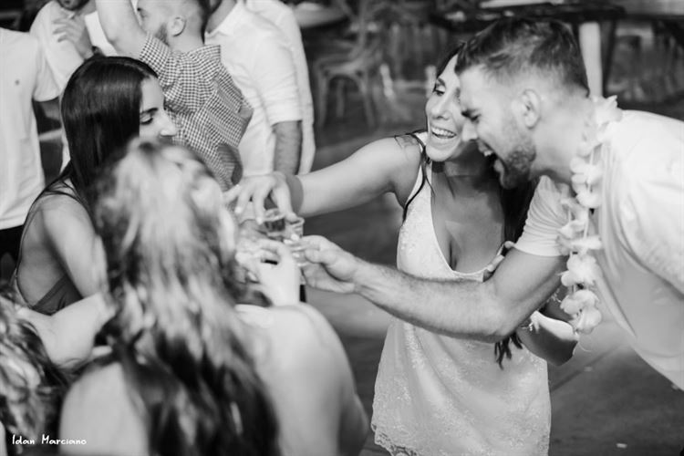 סיכוי לאהבה: כשהחברים הכי טובים הופכים לחתן וכלה 23