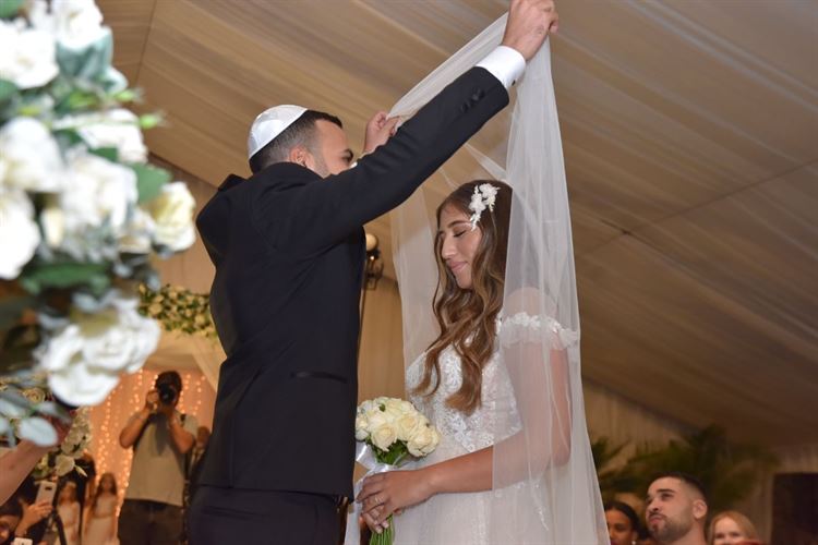 הכלה שהלכה לתקן טלפון שבור ויצאה עם לב שלם 11