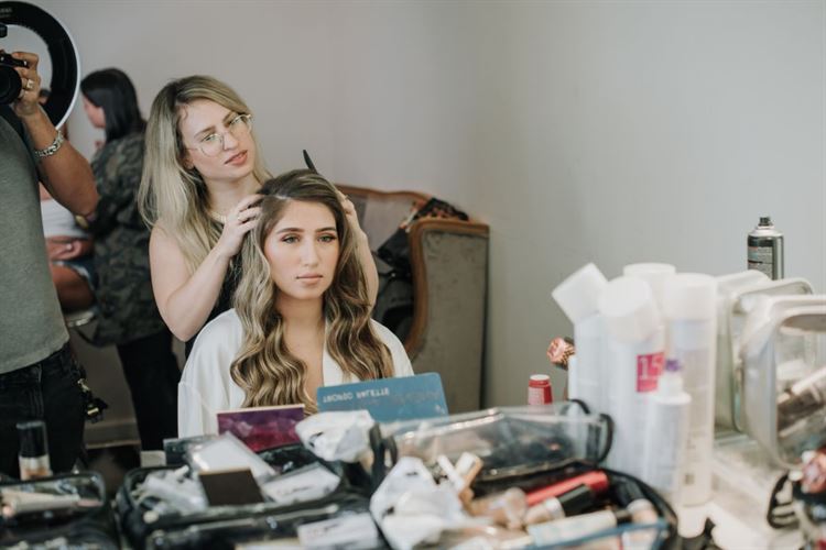 הכלה שהלכה לתקן טלפון שבור ויצאה עם לב שלם 7