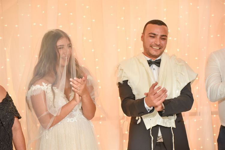 הכלה שהלכה לתקן טלפון שבור ויצאה עם לב שלם 14