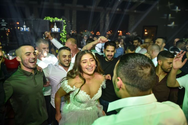 הכלה שהלכה לתקן טלפון שבור ויצאה עם לב שלם 21