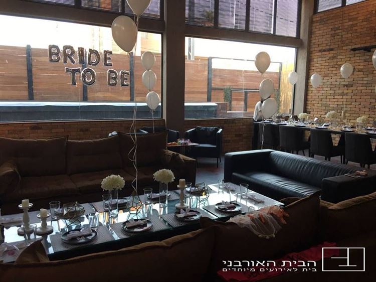 בסלון של מי אנחנו עכשיו? הבית האורבני עושה לנו חשק להתחתן (צילום: יחצ)