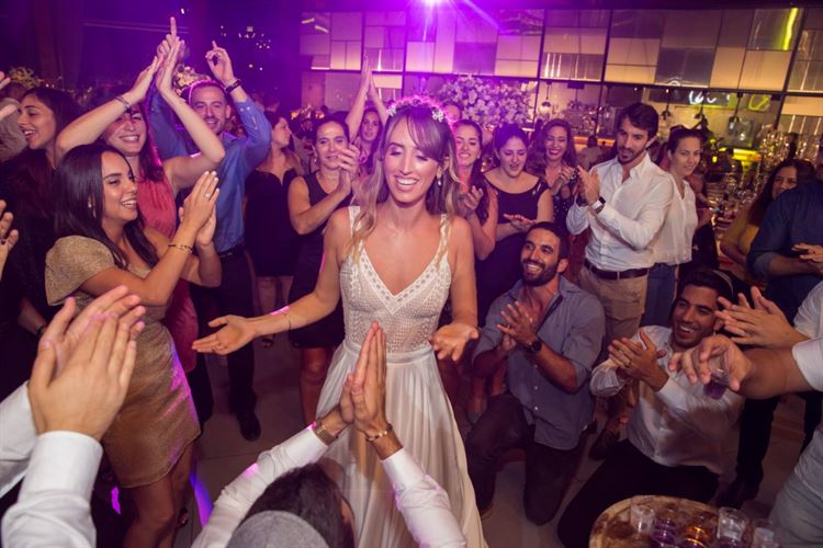 הכלה שעיגלה פינות וכמעט פספסה את הטבעת שלה 16