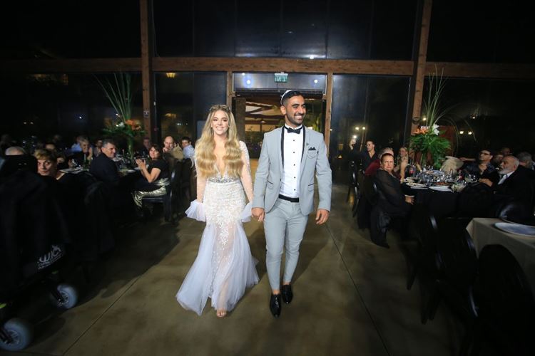 בני הזוג שיצאו לירח דבש עוד בתחילת היכרותם 14