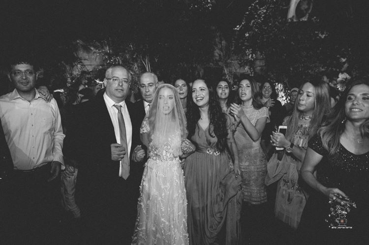 אל היער: צילומי זוגיות שמגלמים קסם ומסתורין 9