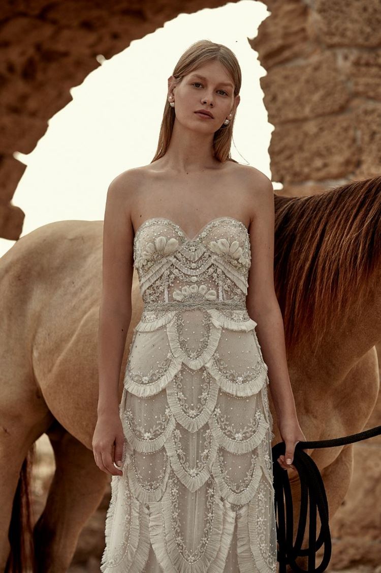 הישר מהמסלולים: שמלות הכלה הטרנדיות לשנת 2019 2