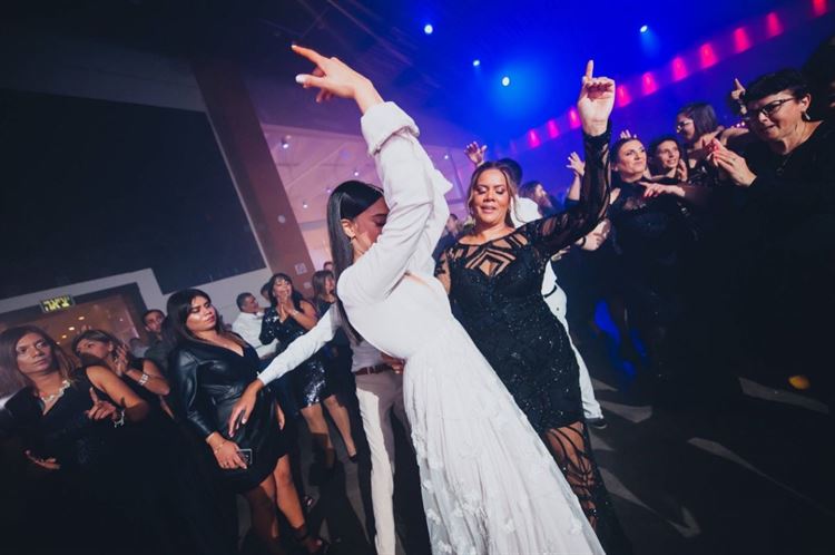 הצעה מפתה: הסיפור שהתחיל ב"לעולם לא" ונגמר בחתונה 11