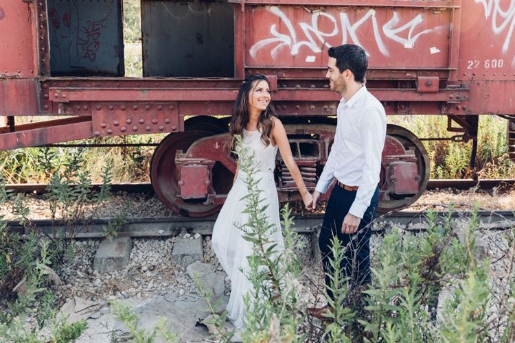 הכלה שהושלכה לבריכה: חתונת סוף סמסטר רטובה 3