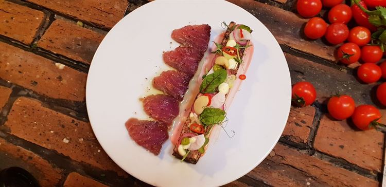 סילבסטר בנסיה: הצצה אל החתונה הנוצצת של השנה 7